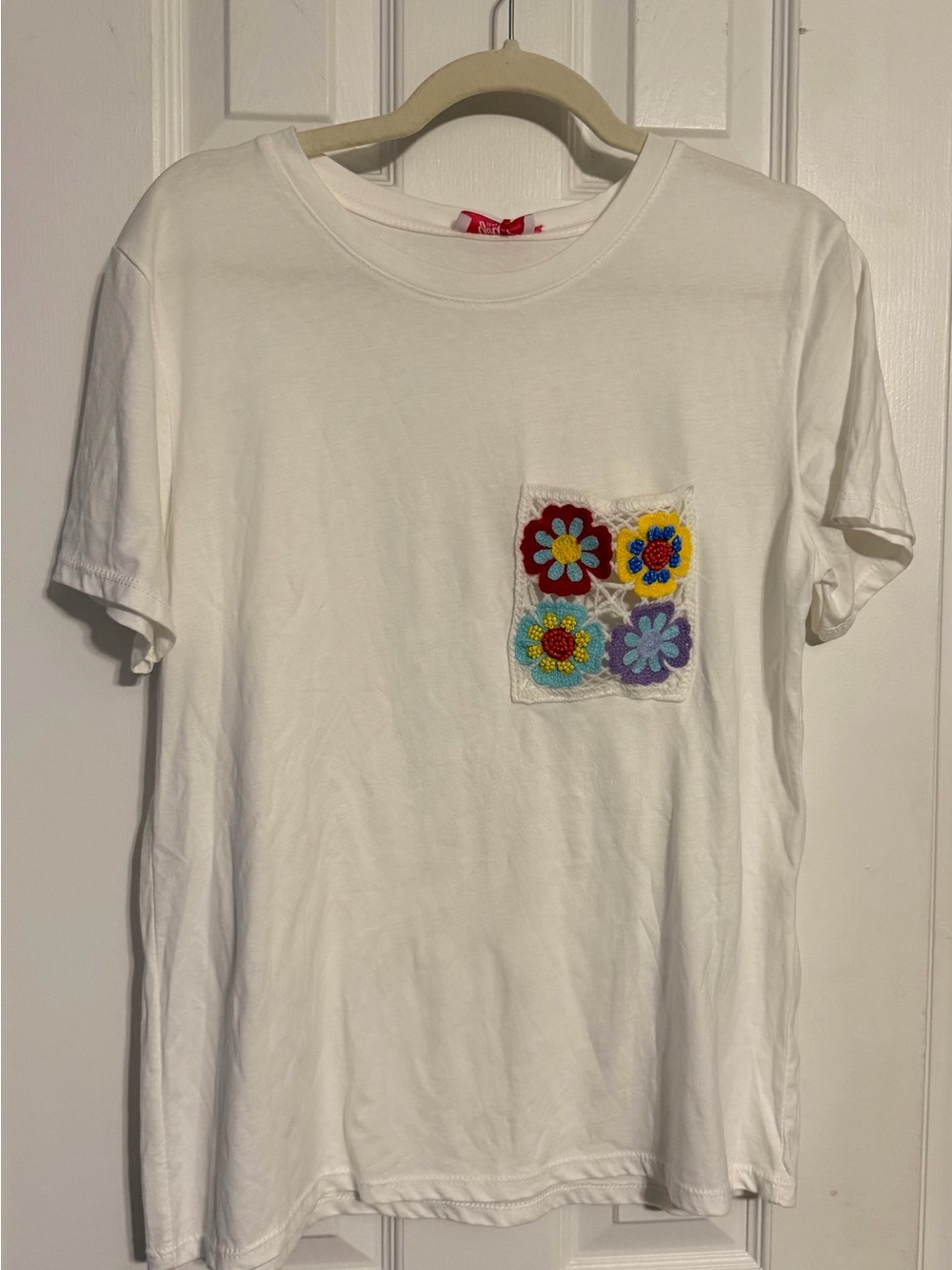 Yolly Italy Women's White Short-Sleeve Tee with Colorful Flower Patch Pocket